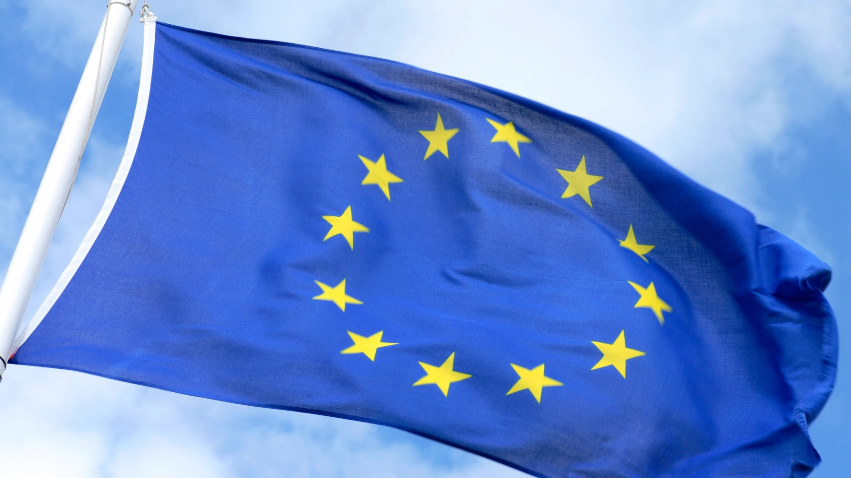 Die Flagge der Europäischen Union am Flaggenmast