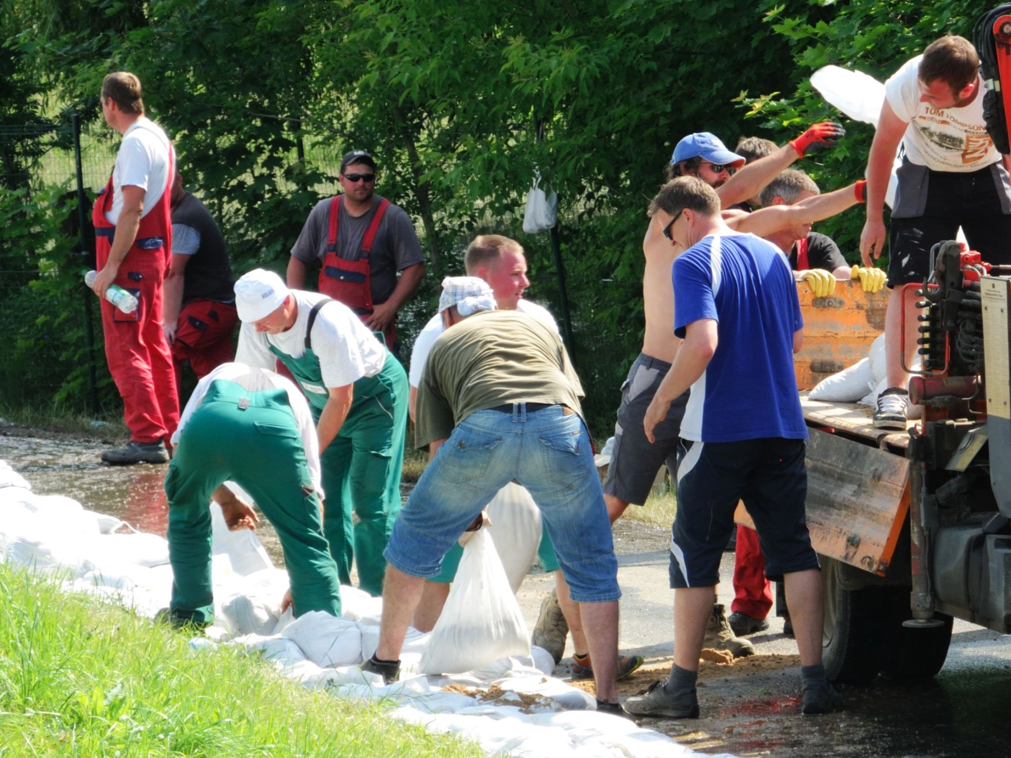 Freiwillig Helfende Flutkatastrophe