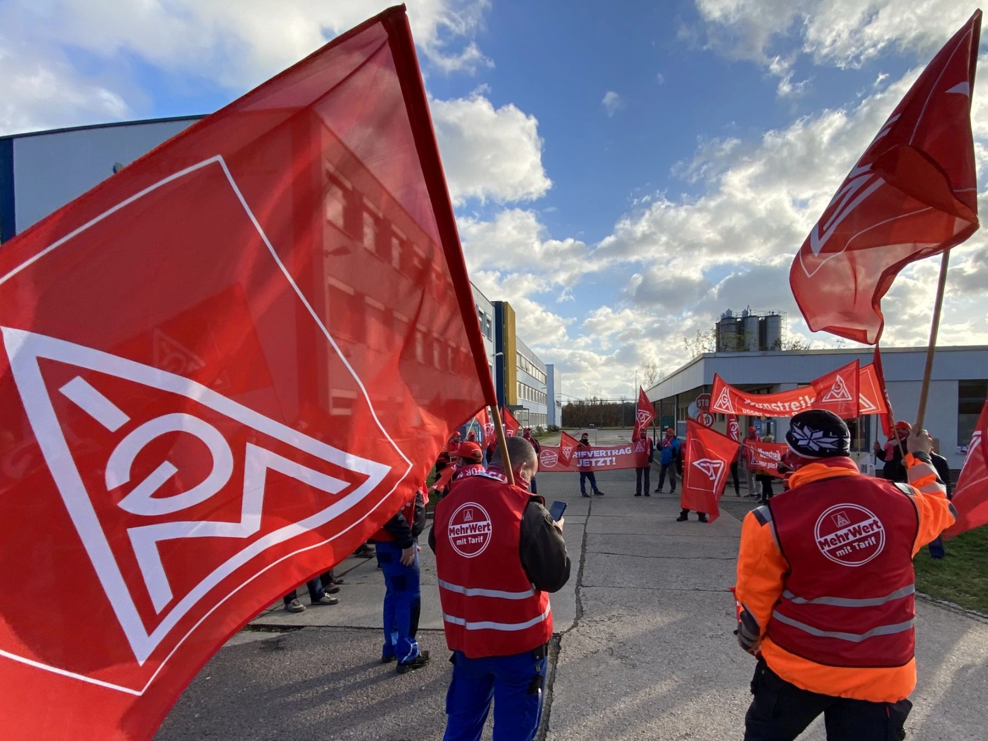 Beschäftigte des Kabelwerks Meißen streiken für einen Tarifvertrag