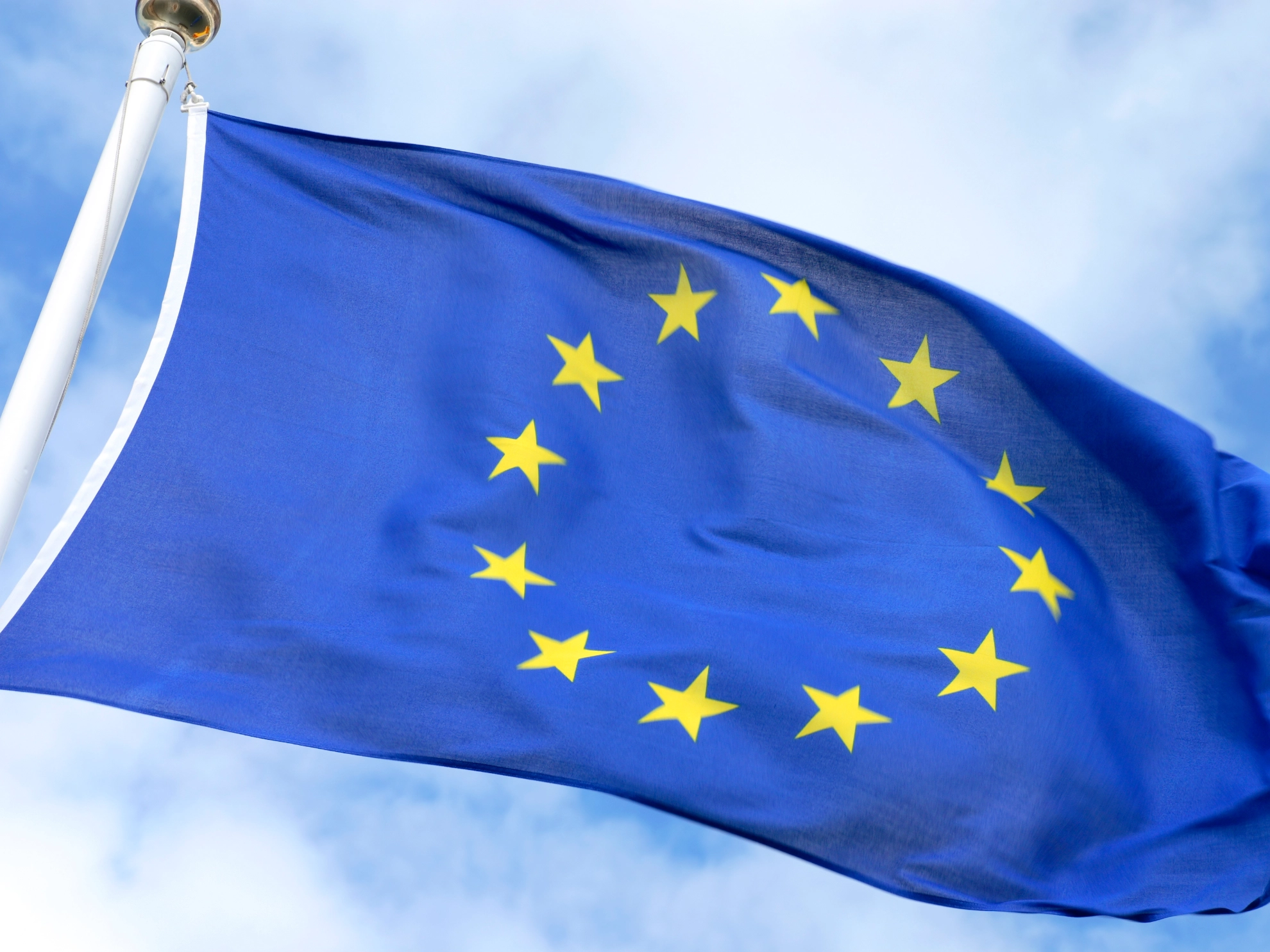 Die Flagge der Europäischen Union am Flaggenmast