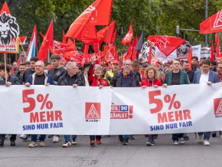 IGM Bezirk Bayern -  1. Verhandlung /Demo Tarifrunde  "Bayern: Stabil - Jetzt geht's um alles", Bayerischer Hof, München