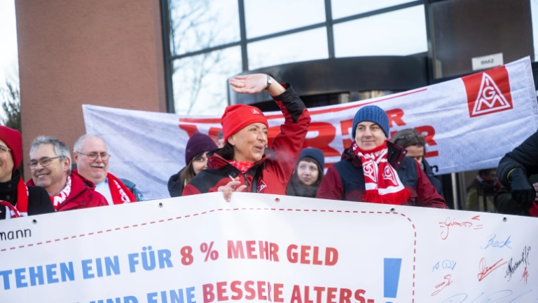 Tarifrunde Textil- und Bekleidungsindustrie: Kundgebung und Demonstration zur 2. Verhandlung in Ingolstadt